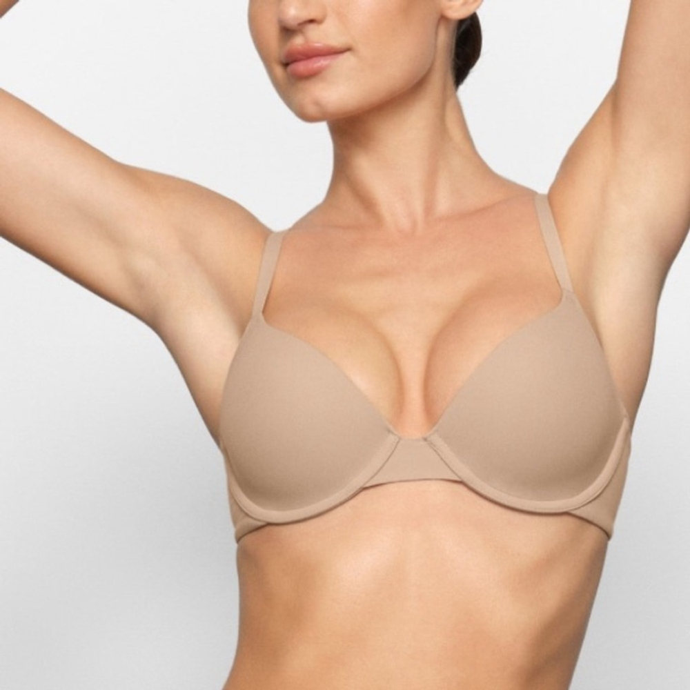 Skims Kim Kardashian Fits Everybody T-Shirt Demi Bra in Clay Nude Size 34C